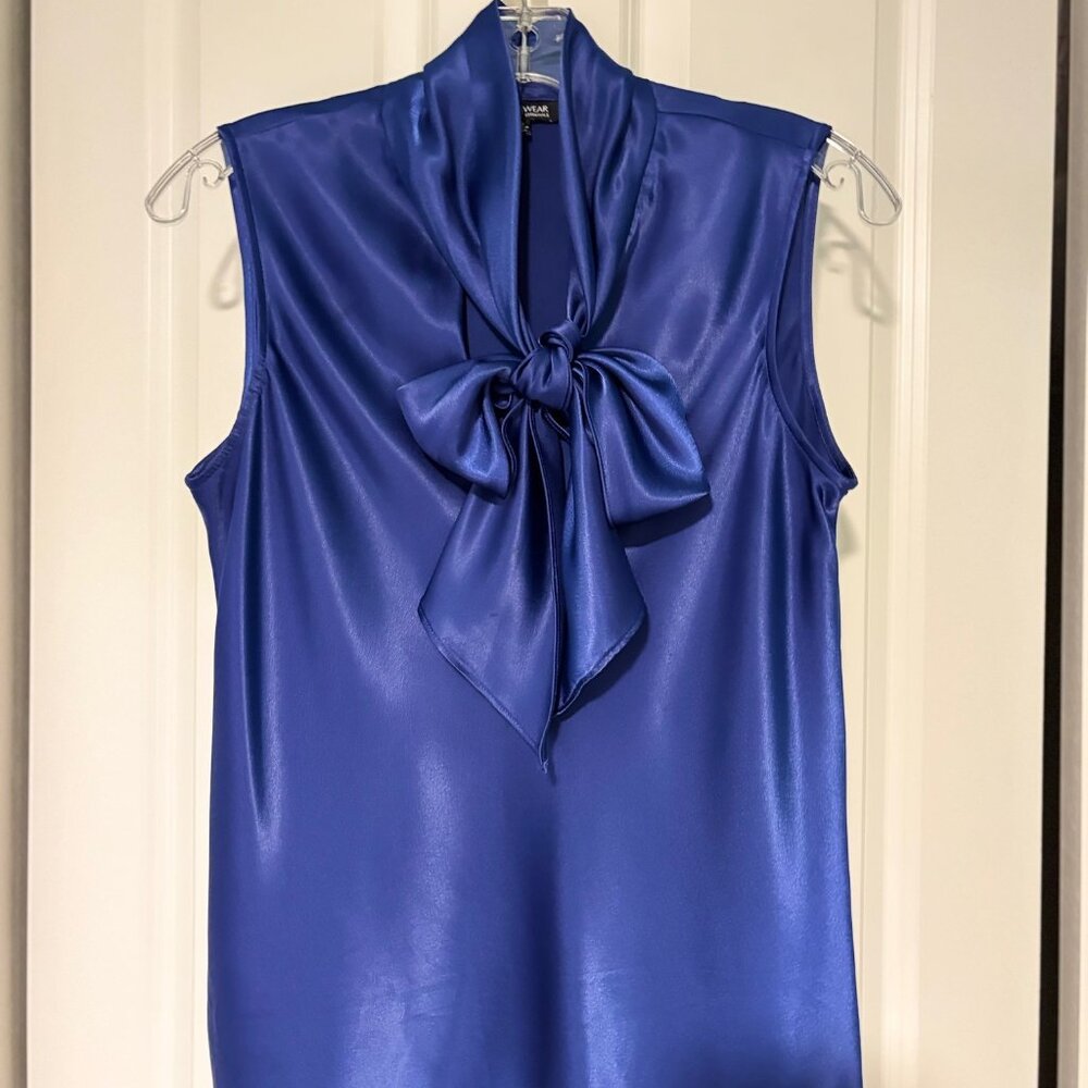 Jones Wear Essentials in silky royal blue